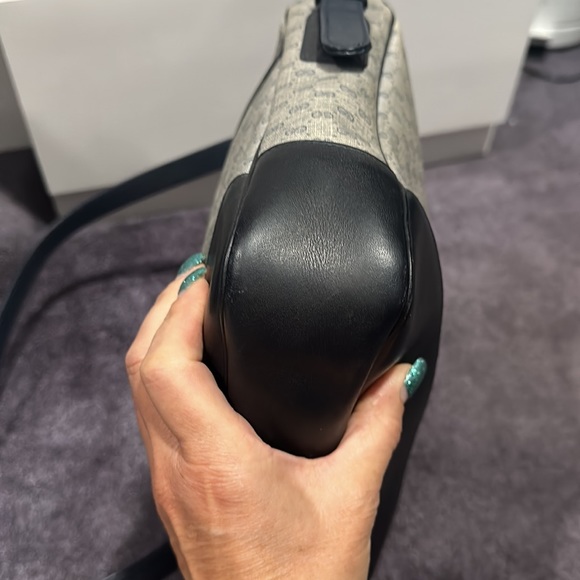 Project bag!!!Gucci Navy shoulder bag… Vintage!  12/2000!  PRICE DROP! - Picture 8 of 17